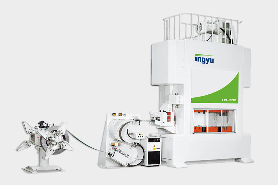 Blechstanzmaschine mit Haspel und Bandanlage